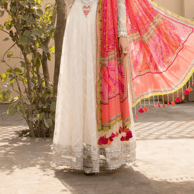 Maria.B Lawn

Unstitched 3 Piece Embroidered Suit D-08